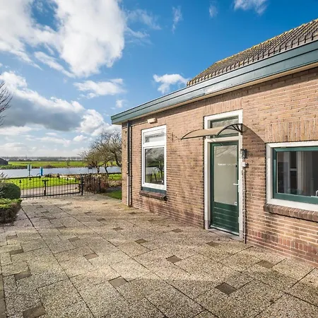 Vakantiewoning 6-Persoons Шале Nederhorst den Berg