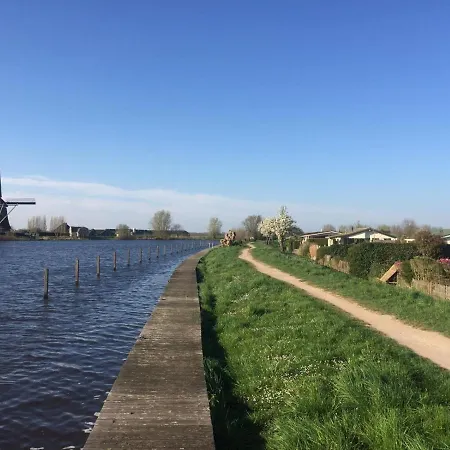 Vakantiewoning 6-Persoons Alpesi faház Nederhorst den Berg